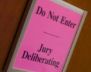jury-deliberating