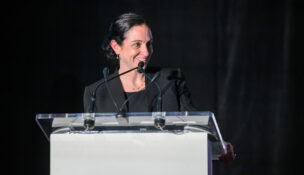 Sarah David, the 2025 Top Leader in Law honoree, announces the 2026 Top Leader in Law winner during The Daily Record's Leaders in Law event April 20, 2026. (Steve Ruark/The Daily Record)