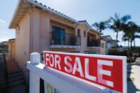 A for sale sign is shown for a residential home in Encinitas, California, U.S. July 25, 2025. (REUTERS/Mike Blake/File Photo)