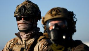 U.S. federal agents look on as they stand guard in Camarillo, California, on July 10, 2025. (REUTERS/Daniel Cole/File Photo)