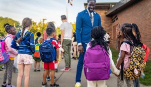 Ian Roberts, then the newly named superintendent of the Des Moines Public Schools in Iowa, speaks with students before the first day of school at Samuelson Elementary in Des Moines on Aug. 23, 2023. (USA TODAY Network via Reuters Connect)