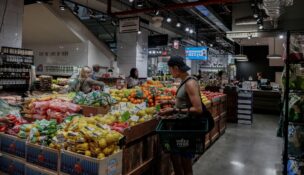People shop for groceries at a store in New York City on July 15, 2025. (REUTERS/Jeenah Moon)