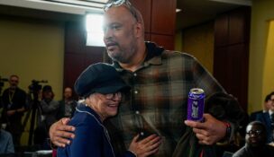 Former U.S. Capitol Police officer Harry Dunn on January 6, 2026, embraces Pamela Hemphill, who pleaded guilty to a misdemeanor for entering the Capitol on January 6, 2021, and rejected her pardon from President Donald Trump, before the start of a Capitol Hill forum to mark the fifth anniversary of the January 6, 2021, attack on the U.S. Capitol in Washington. (REUTERS/Elizabeth Frantz/File Photo)