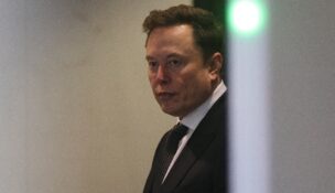 Elon Musk walks to attend the trial in his lawsuit over OpenAI for-profit conversion at a federal courthouse, in Oakland, California, on April 29, 2026. (REUTERS/Manuel Orbegozo/File Photo)