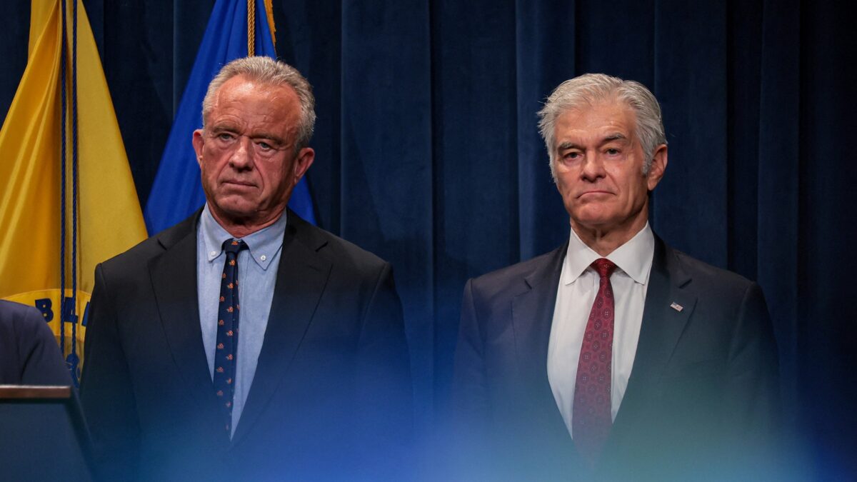 U.S. Secretary of Health and Human Services (HHS) Robert F. Kennedy Jr., left, and Center for Medicare & Medicaid Services (CMS) Administrator Dr. Mehmet Oz attend an event about nutrition education, at the U.S. Department of Health and Human Services in Washington on June 8, 2026. (REUTERS/Kylie Cooper)