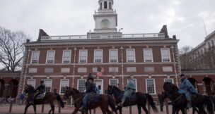 A group of horseback riders dressed as Union soldiers pass in front of Independence Hall in Philadelphia on Feb. 12, 2015. (REUTERS/Charles Mostoller/File Photo)