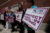 Supporters gather outside the federal courthouse after a hearing in a lawsuit brought by a coalition of Democratic state attorneys general seeking to block U.S. President Donald Trump's executive order tightening rules on mail-in voting, in Boston, Massachusetts, June 2, 2026. (REUTERS/Brian Snyder)