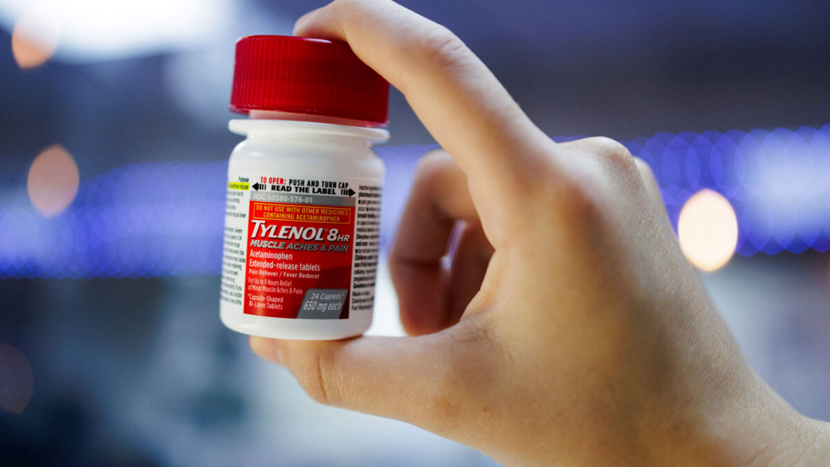 A person poses with Tylenol in this illustration picture taken in Schwenksville, Pennsylvania, September 24, 2025. (REUTERS file/Hannah Beier)