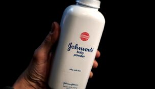 A bottle of Johnson & Johnson baby powder is seen in a photo illustration taken in New York on Feb. 24, 2016. (REUTERS/Mike Segar/Illustration/File Photo)