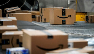 An Amazon box moves along a conveyor belt at Amazon’s fulfillment center in Robbinsville, New Jersey, on Dec. 1, 2025. (REUTERS/Eduardo Munoz/File Photo)